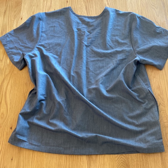 Men’s FIGS Chisec Scrub Top size XXL Graphite gray - Picture 9 of 11